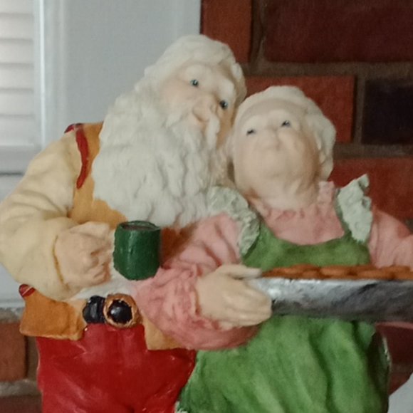 Coffee and Cookies Figurine - Picture 4 of 11